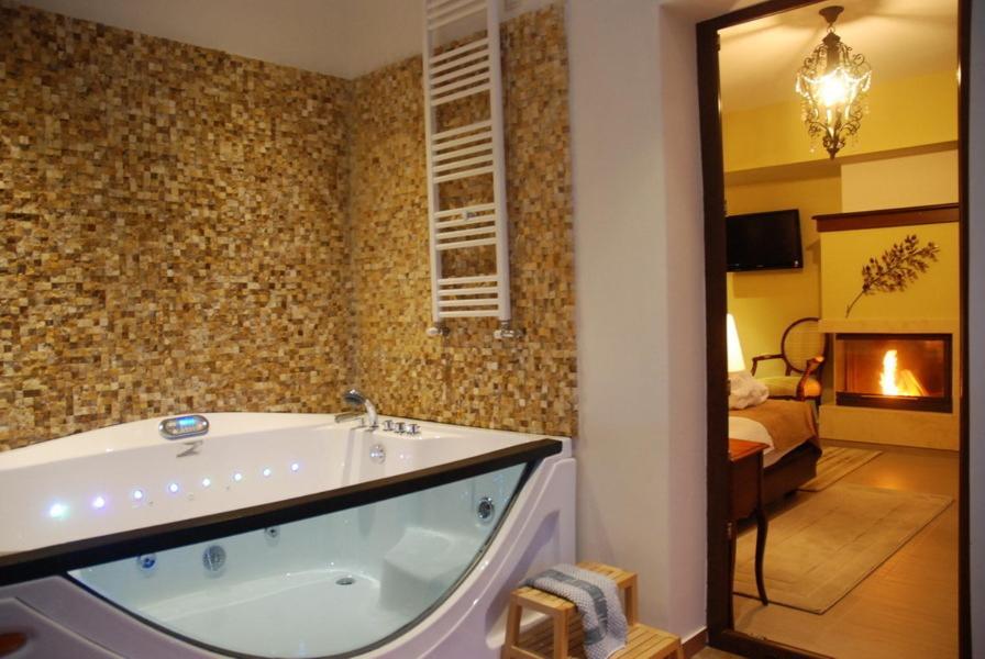 Agapi Luxury Hotel Káto Loutrákion 객실 사진