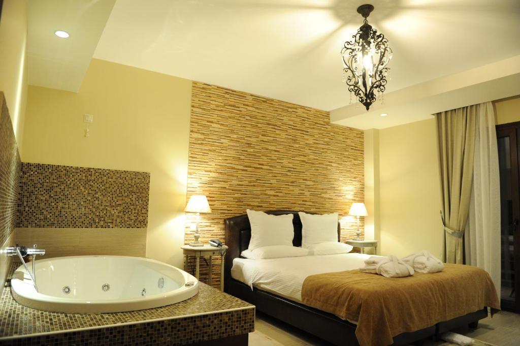Agapi Luxury Hotel Káto Loutrákion 객실 사진