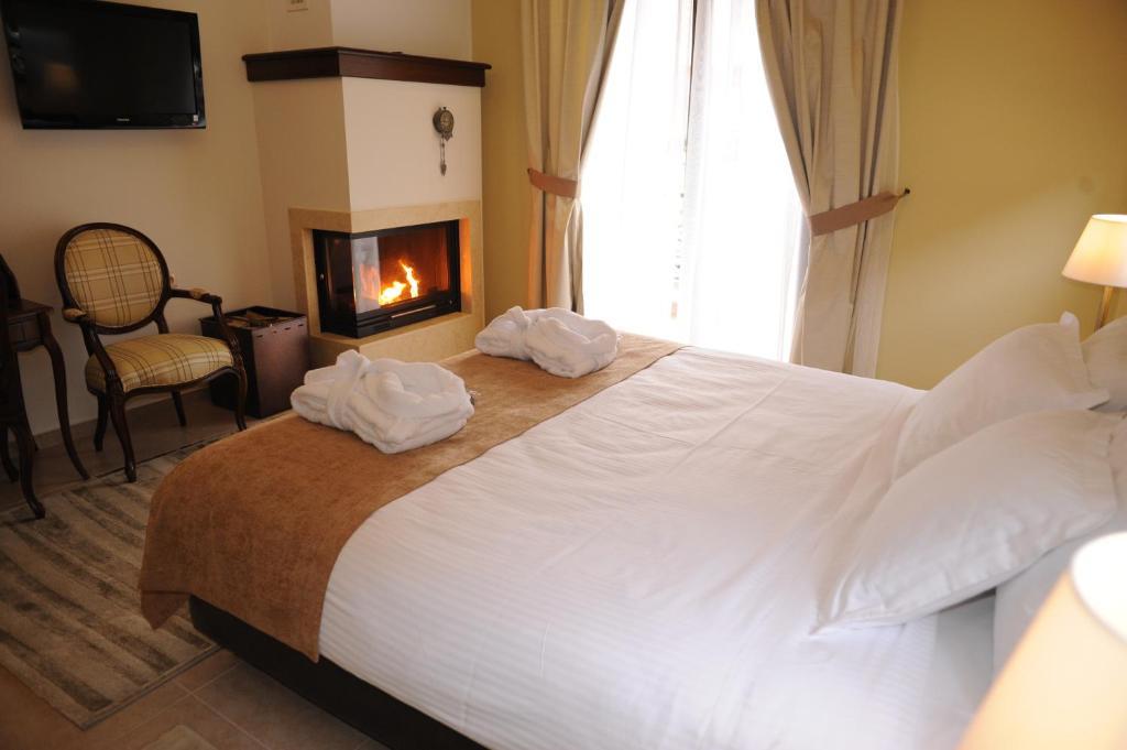 Agapi Luxury Hotel Káto Loutrákion 객실 사진