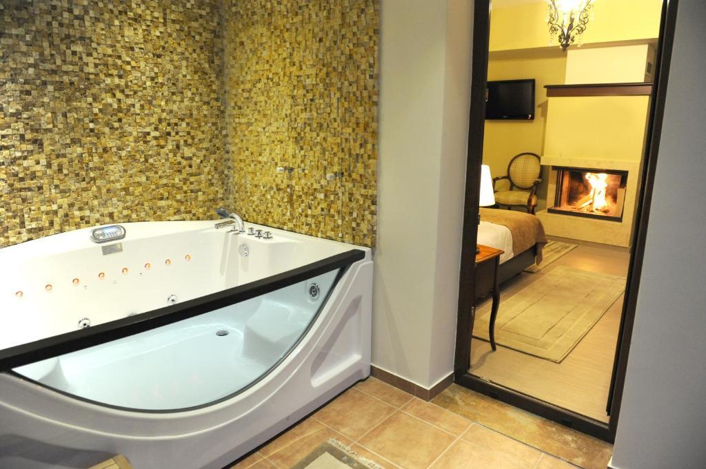 Agapi Luxury Hotel Káto Loutrákion 객실 사진